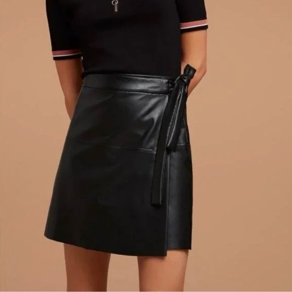 Wilfred Black Spurlock faux leather Mini Skirt size XS - Picture 1 of 6